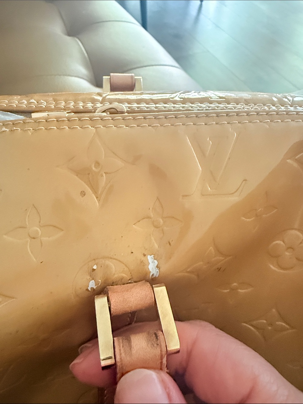 Authentic LOUIS VUITTON Bedford Beige Vernis Leather Hand B… - Picture 3 of 17